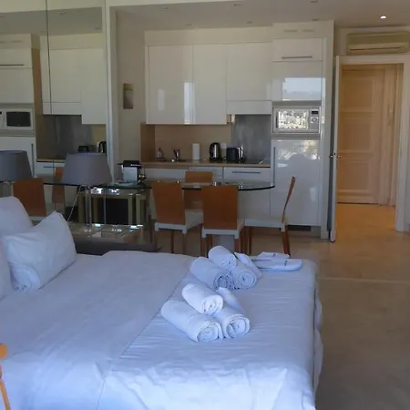 Palais Miramar 65 Bd De La Croisette Apartmán
